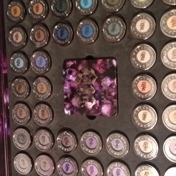 RARE URBAN DECAY THE MOTHER LODE 68 MIND BLOWING SHADES. ONE MASSIVE COL… - Picture 8 of 10